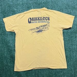 Quiksilver T Shirt Men's Size L Yellow Short Sleeve Surfer Beach
